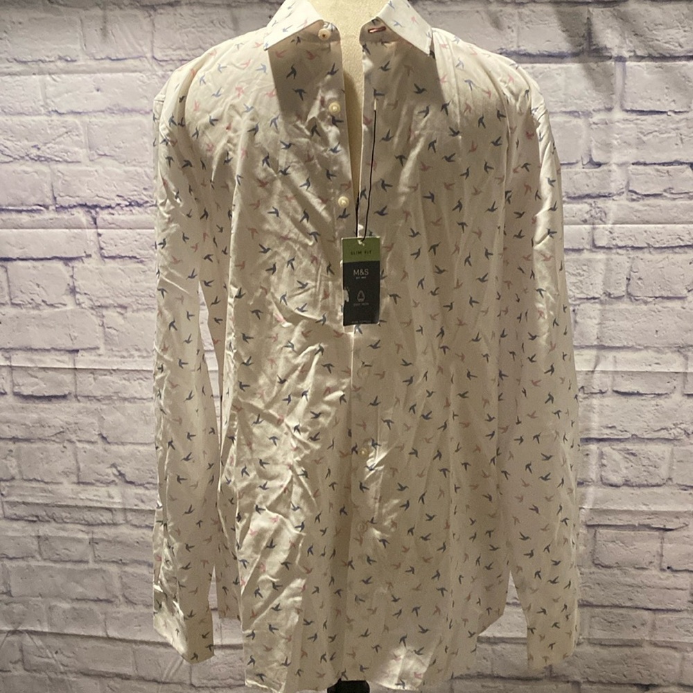 M&S slim fit, easy iron men’s cotton shirt.